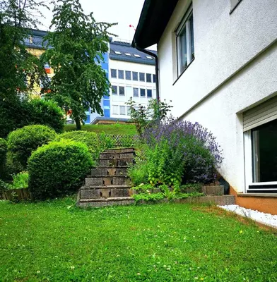 Ein Garten an der Unterkunft Milonia 2