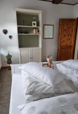 Ein Bett oder Betten in einem Zimmer der Unterkunft Ferienwohnung zur Töpferstube 2 - 2025