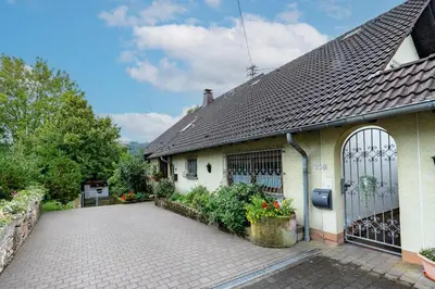 Ein Garten an der Unterkunft Haus 