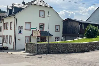 Das Gebäude in dem sich die Ferienwohnung befindet