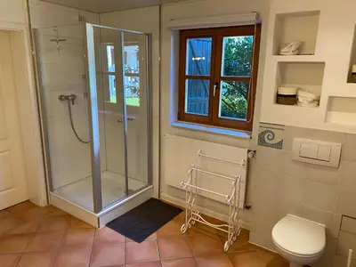 Ein Badezimmer in der Unterkunft Holzhaus auf 2000qm in traumhafter Lage, KEINE Partygruppen