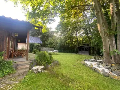Ein Garten an der Unterkunft Holzhaus auf 2000qm in traumhafter Lage, KEINE Partygruppen