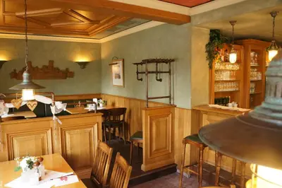 Ein Restaurant oder anderes Speiselokal in der Unterkunft Moselhotel & Restaurant Zur Traube GmbH