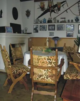 Ein Sitzbereich in der Unterkunft Hotel zur Post Garni