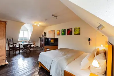 Ein Bett oder Betten in einem Zimmer der Unterkunft Romantik Hotel Meisenheimer Hof