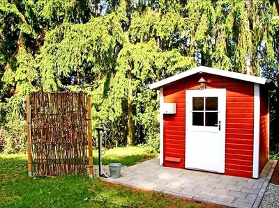 Ein Garten an der Unterkunft Pods Alte Schule