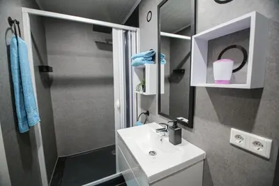 Ein Badezimmer in der Unterkunft Viktera Modernes Apartment mitten in der Stadt und doch sehr ruhig Zu Therme 2 Minuten