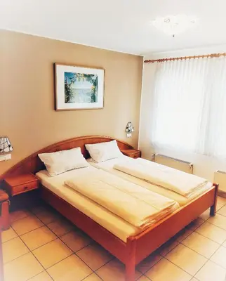 Ein Bett oder Betten in einem Zimmer der Unterkunft Ferienwohnung Sewenig