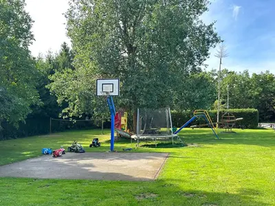 Ein Kinderspielbereich in der Unterkunft Ferienhaus im Feriendorf Freilingen (Eifel).