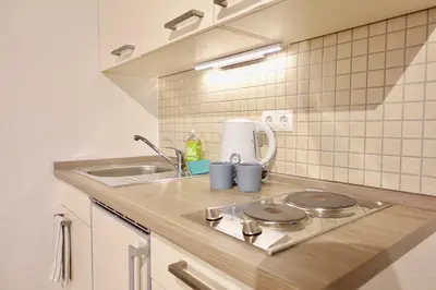 Küche/Küchenzeile in der Unterkunft Modernes Studio-Apartment mit privatem Stellplatz für bis zu 4 Personen nur wenige Minuten zur Mosel & Stadt