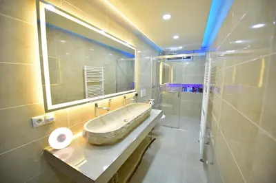 Ein Badezimmer in der Unterkunft Schöne, geräumige Souterrain mit Japangarten, kostenlos Parkplatz