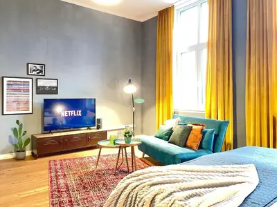 TV/Unterhaltungsangebot in der Unterkunft Klassen Stay - Exklusive Altbau Apartments - Zentral - Rheinnähe