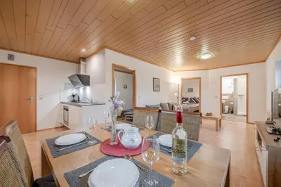 Ein Sitzbereich in der Unterkunft Ferienwohnung Kardinalsberg Bernkastel-Kues