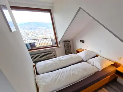 Ein Bett oder Betten in einem Zimmer der Unterkunft Ferienwohnungen Petrisberg