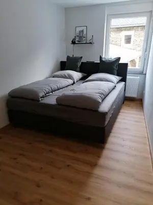Ein Bett oder Betten in einem Zimmer der Unterkunft Spatzennest am Taubenhaus Residenz Moselliebe