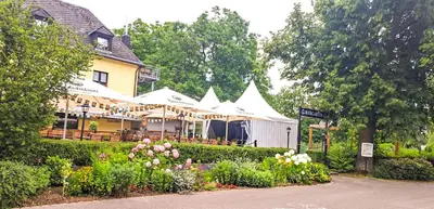 Ein Garten an der Unterkunft Rheinterrasse Wohnung 3
