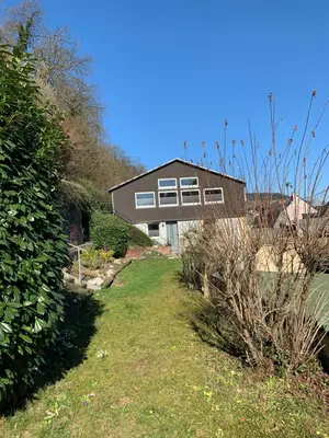 Ein Garten an der Unterkunft Turteltäubchen am Taubenhaus Residenz Moselliebe