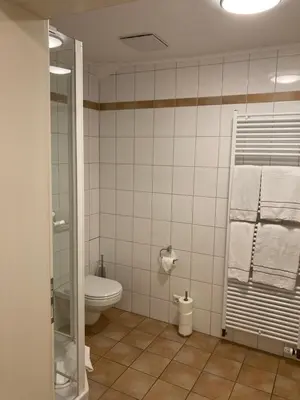 Ein Badezimmer in der Unterkunft FEWO Königsberg Weingut C A Haussmann