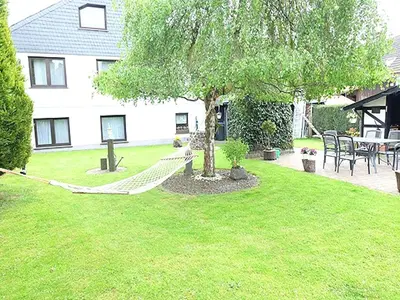 Ein Garten an der Unterkunft Eifel Garden Hideaway
