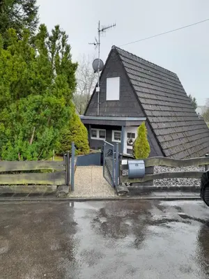 Das Gebäude in dem sich das Ferienhaus befindet