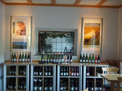 Getränke in der Unterkunft Weingut & Gästehaus Andreas Erz