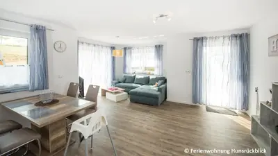 Ein Sitzbereich in der Unterkunft Ferienwohnung / Haus Hunsrückblick