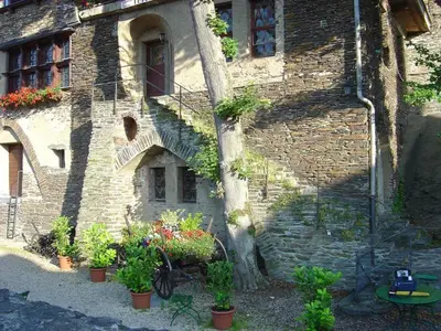 Ein Garten an der Unterkunft 2Bed Old Town Apt Sleeps 6 - Rooftop Terrace Wifi