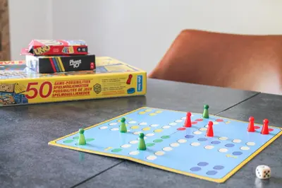 Eine Spielezimmer in der Unterkunft New York Apartment - für Freunde & Familien, stadtnah, Parkplatz, E-Ladestation, Gitterbox für Fahrräder, Fitnessstudio, digitale Gästemappe mit Restaurant- und Unternehmenstipps
