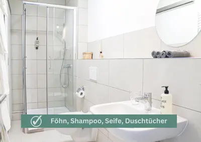 Ein Badezimmer in der Unterkunft Tropical Apartment - für Freunde & Familien, stadtnah, Parkplatz, E-Ladestation, Gitterbox für Fahrräder, Fitnessstudio, digitale Gästemappe mit Restaurant- und Unternehmenstipps