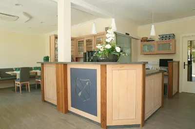 Küche/Küchenzeile in der Unterkunft Weinhotel Stadtmühle beim Weingut Schauß