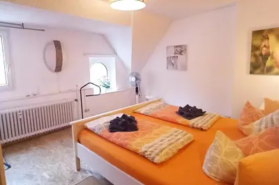 Ein Bett oder Betten in einem Zimmer der Unterkunft 2 Bed Apt Sleeps 5 - Rooftop Terrace Wifi