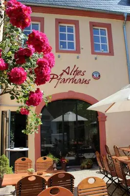 Ein Restaurant oder anderes Speiselokal in der Unterkunft Altes Pfarrhaus