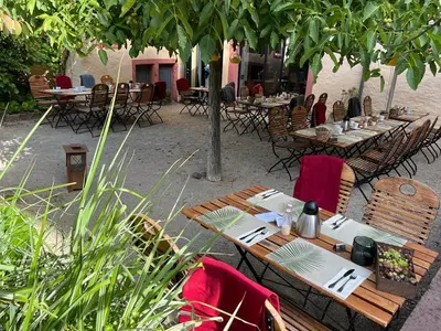 Ein Restaurant oder anderes Speiselokal in der Unterkunft Altes Pfarrhaus
