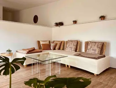 Ein Sitzbereich in der Unterkunft Weinlofts an der Mosel mit E10 Ladestation