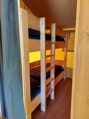Ein Etagenbett oder Etagenbetten in einem Zimmer der Unterkunft Camping Drei Spatzen