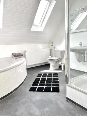 Ein Badezimmer in der Unterkunft Altes Winzerhaus am Moselufer - Klosterberg
