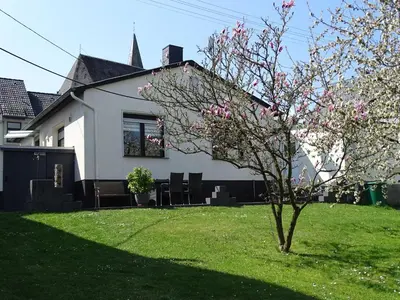 Ein Garten an der Unterkunft Ferienhaus Leo