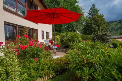 Ein Garten an der Unterkunft Ferienwohnung Zöll-Wedra