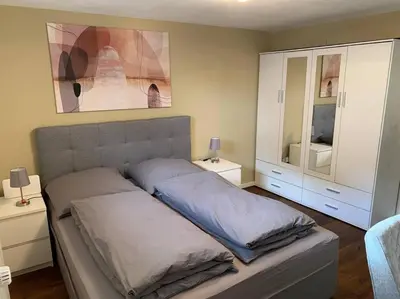 Ein Bett oder Betten in einem Zimmer der Unterkunft Ruhiges Business-Studio I Nähe WHU I WLAN
