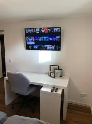 TV/Unterhaltungsangebot in der Unterkunft Ruhiges Business-Studio I Nähe WHU I WLAN