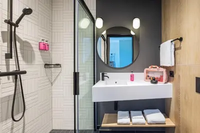 Ein Badezimmer in der Unterkunft Moxy Simmern