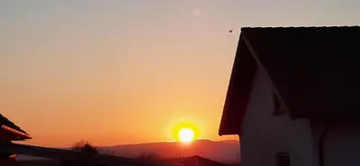Blick auf den Sonnenuntergang/Sonnenaufgang von der Ferienwohnung aus oder aus der Nähe