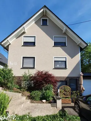 Das Gebäude in dem sich die Ferienwohnung befindet