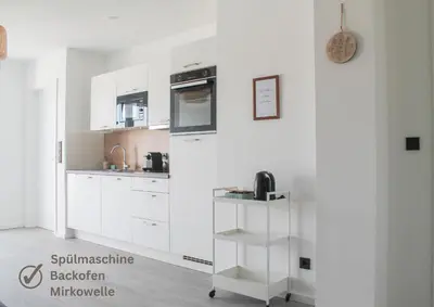 Küche/Küchenzeile in der Unterkunft Buddha Apartment - stadtnah, Balkon, Parkplatz, E-Ladestation für Autos & Fahrräder, Fitnessstudio