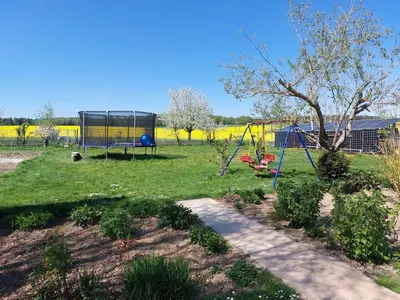 Ein Garten an der Unterkunft Chalet im Spiel- und Obstgarten