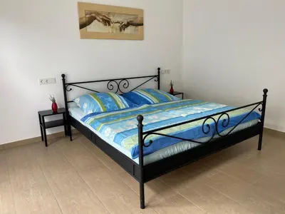 Ein Bett oder Betten in einem Zimmer der Unterkunft Ferienwohnung Im Dhrontal