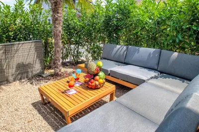 Ein Garten an der Unterkunft Luxus Ferienwohnung Chalet Seenähe