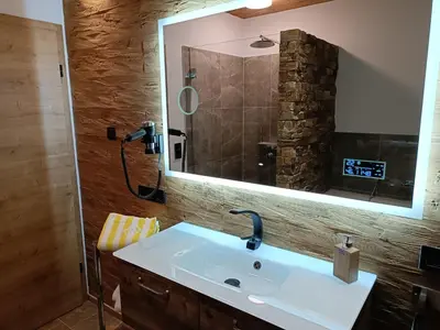 Ein Badezimmer in der Unterkunft Luxus Ferienwohnung Chalet Seenähe