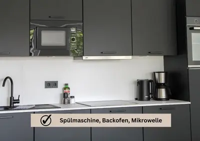 Küche/Küchenzeile in der Unterkunft Modern Apartment - für Freunde & Familien, stadtnah, Parkplatz, E-Ladestation, Gitterbox für Fahrräder, Fitnessstudio, digitale Gästemappe mit Restaurant- und Unternehmenstipps