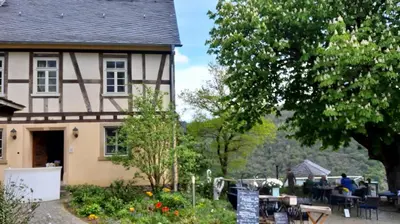 Ein Garten an der Unterkunft Am Apfelbaum, ein Ferienhaus zwischen Rhein und Mosel